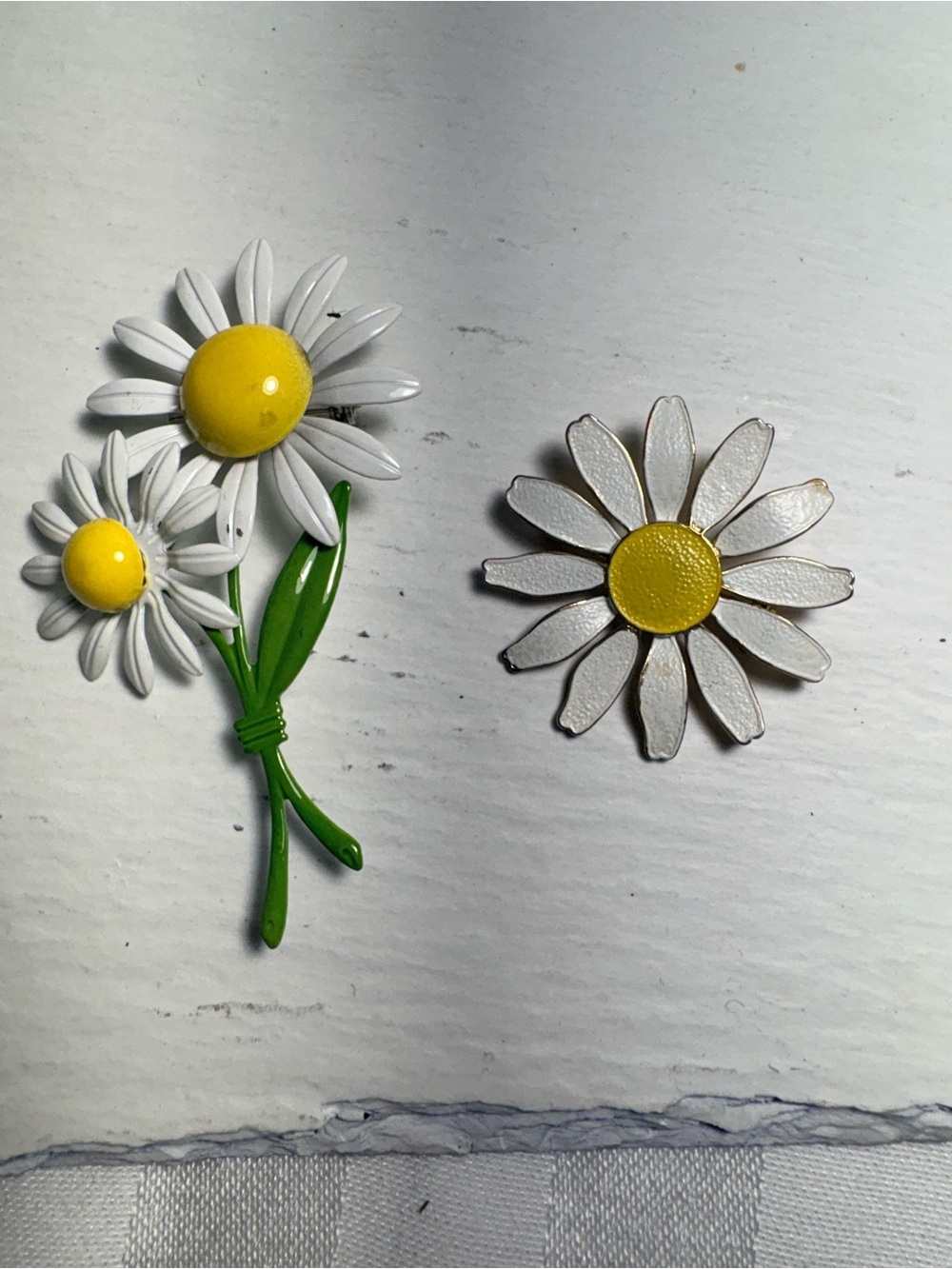 Vintage Enamel Daisy brooch and metal small Daisy brooch- White, Yellow & Green